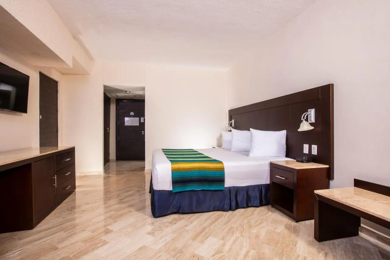 Crown Paradise Club Cancún 5*,
