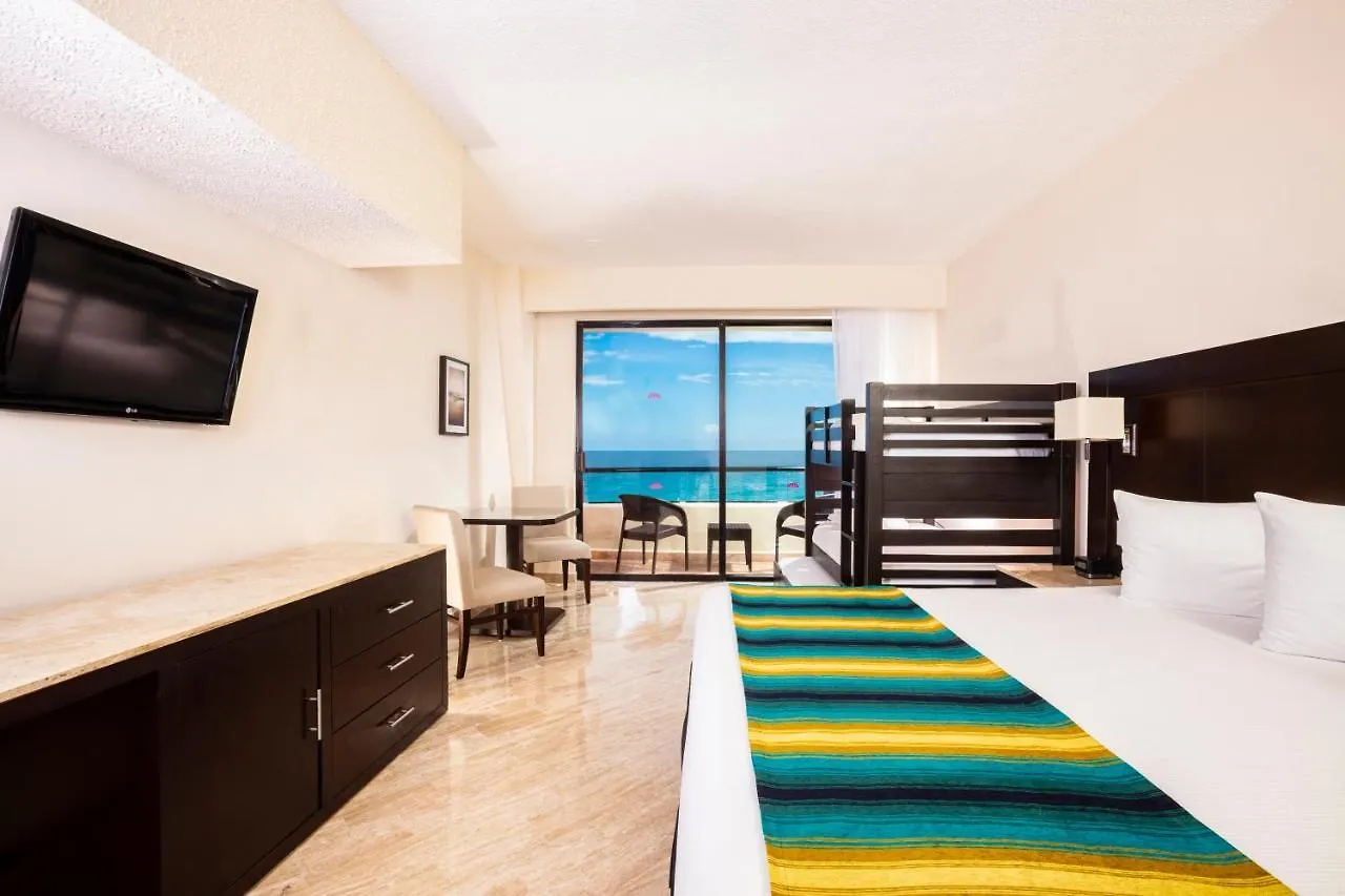 Crown Paradise Club Cancun