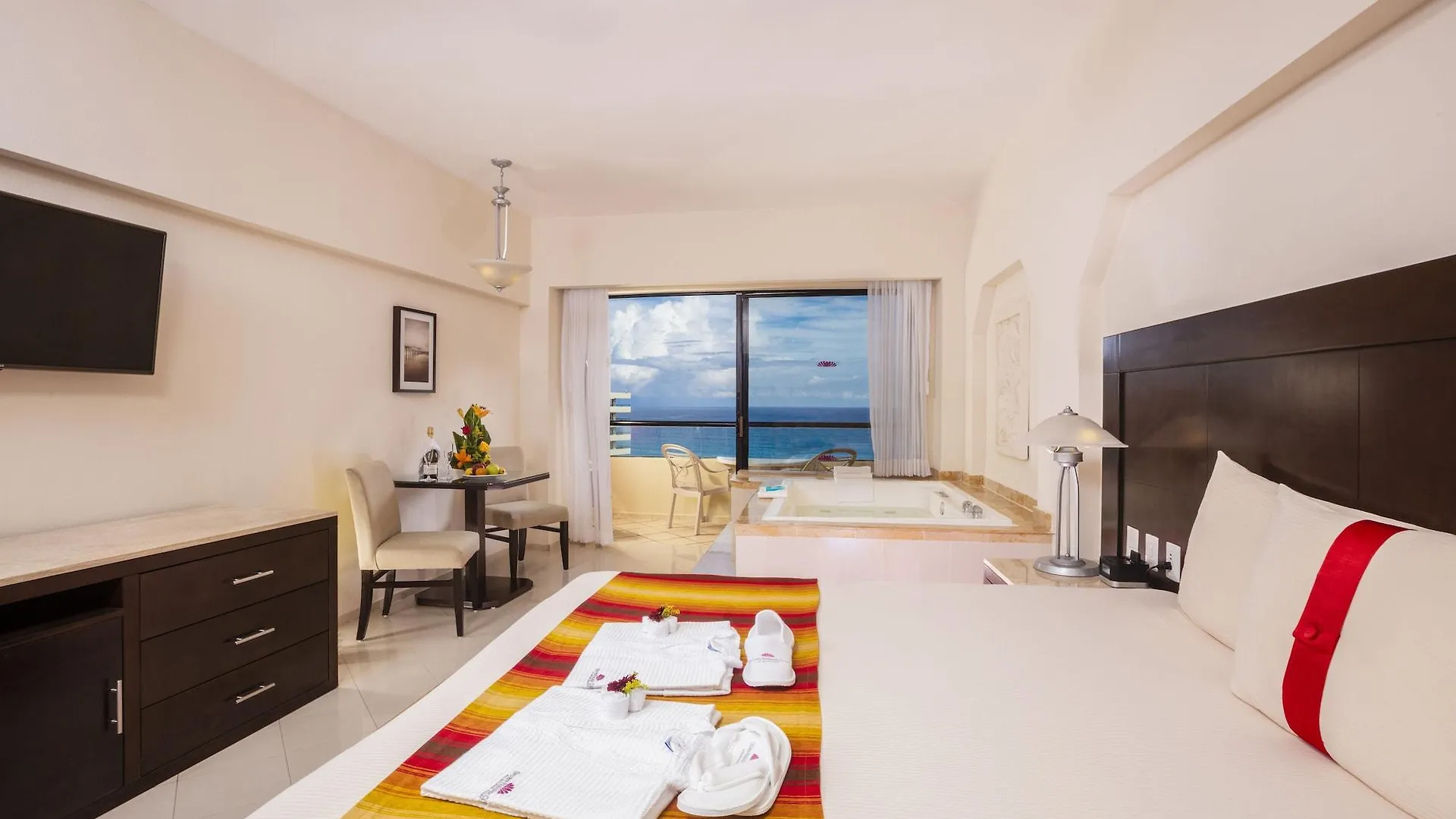Crown Paradise Club Cancun Resort