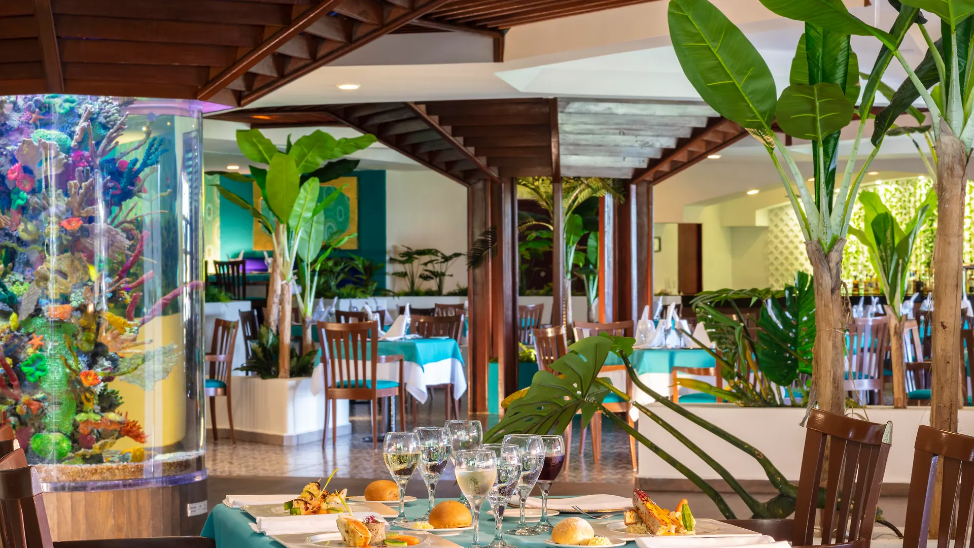 Crown Paradise Club Cancun