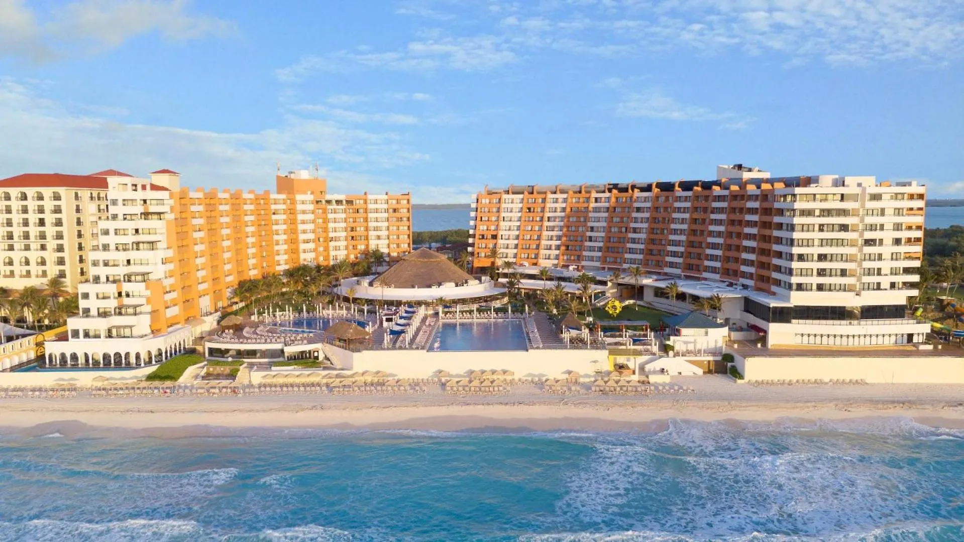 Crown Paradise Club Cancun