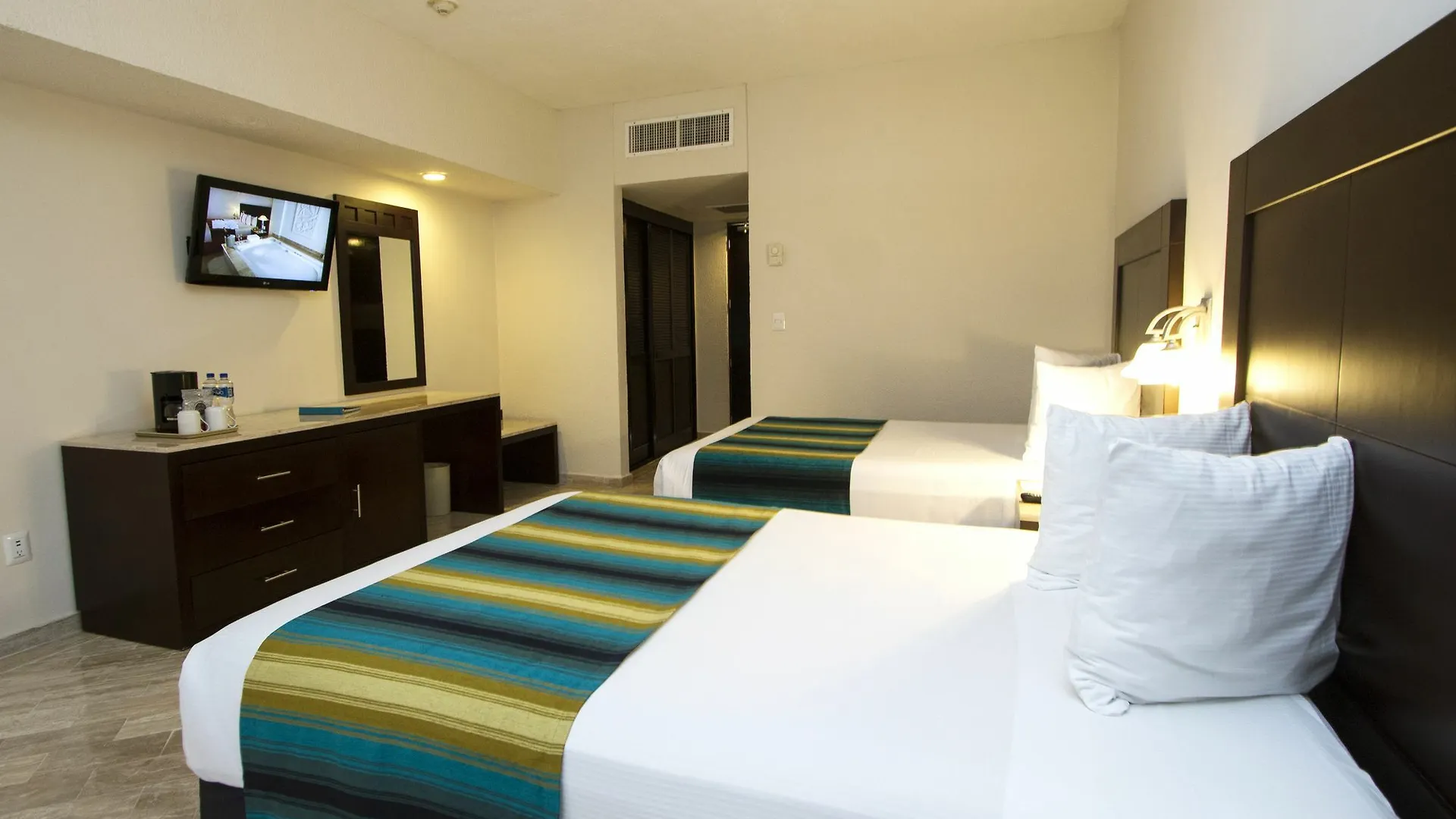 Crown Paradise Club Cancun Resort