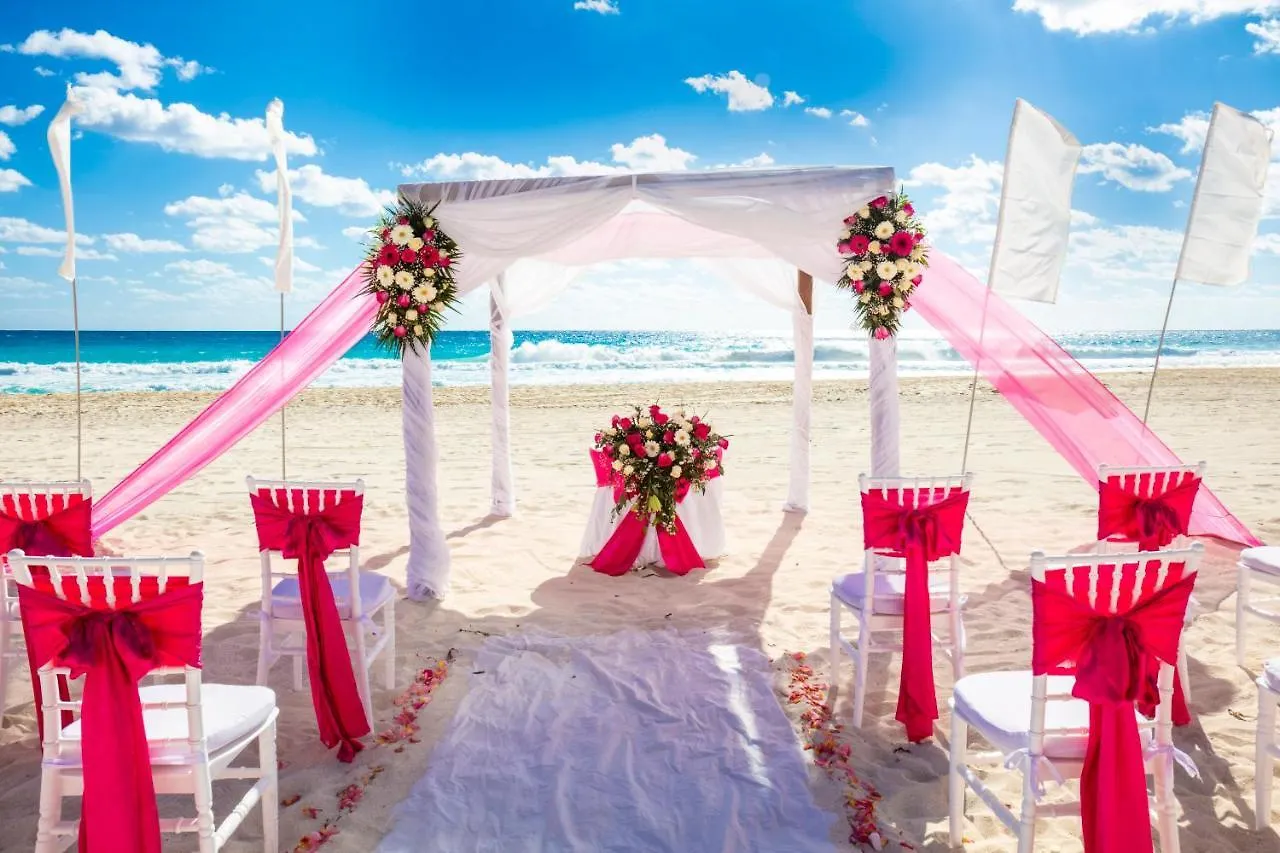Crown Paradise Club Cancun Resort