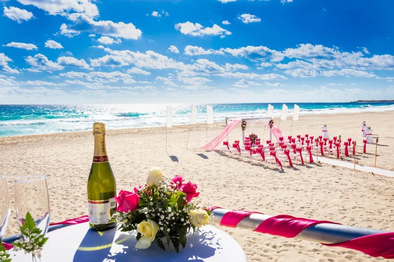 Resort Crown Paradise Club Cancun