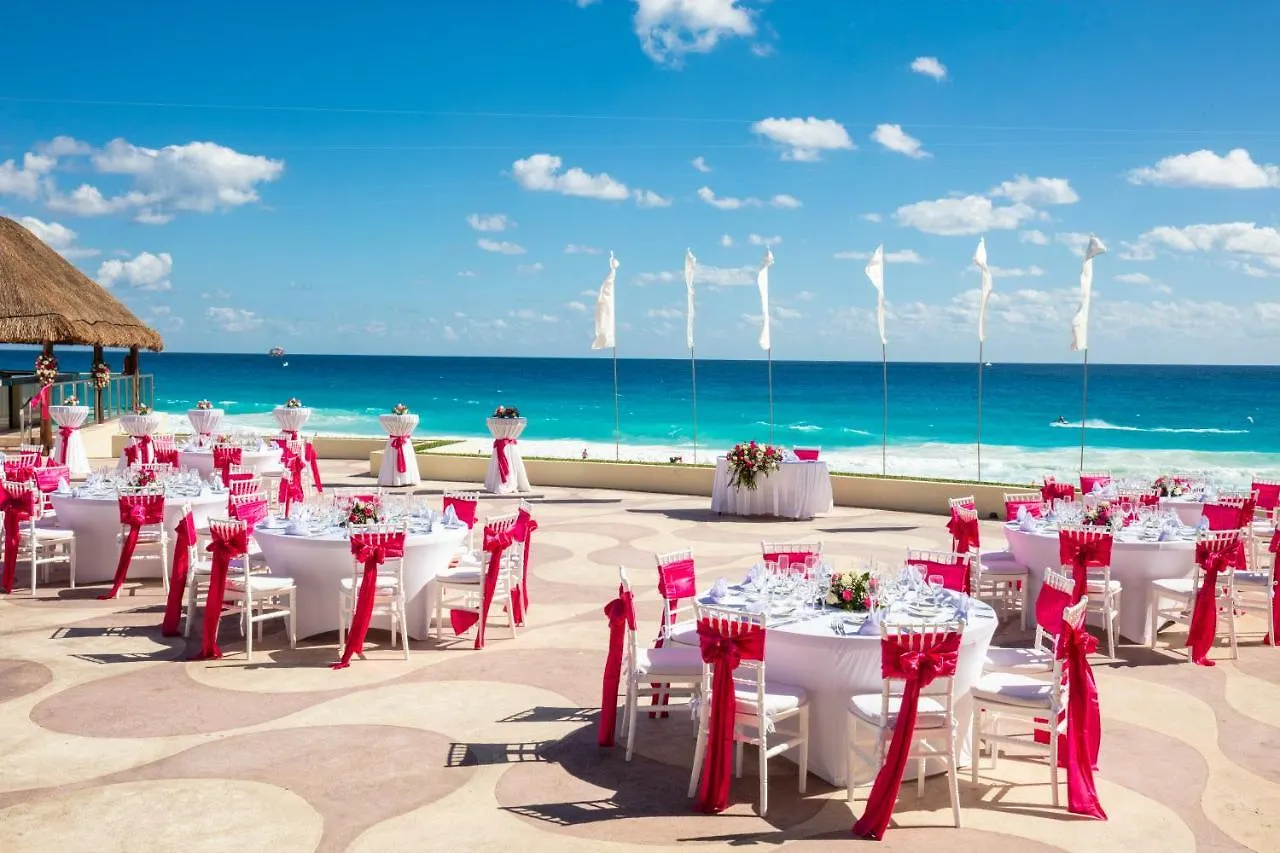 Crown Paradise Club Cancun Resort