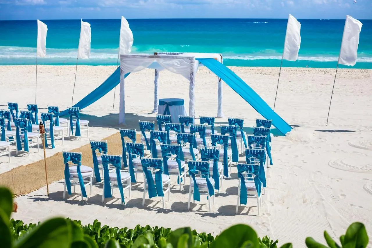 Crown Paradise Club Cancun Mexico