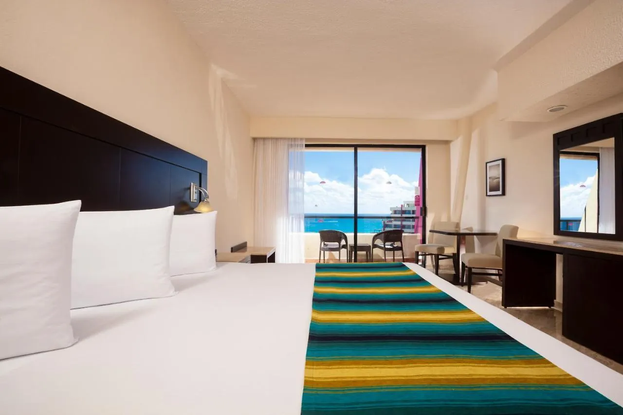 Resort Crown Paradise Club Cancun